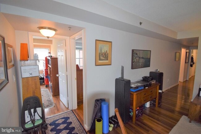 Building Photo - 610 N West St