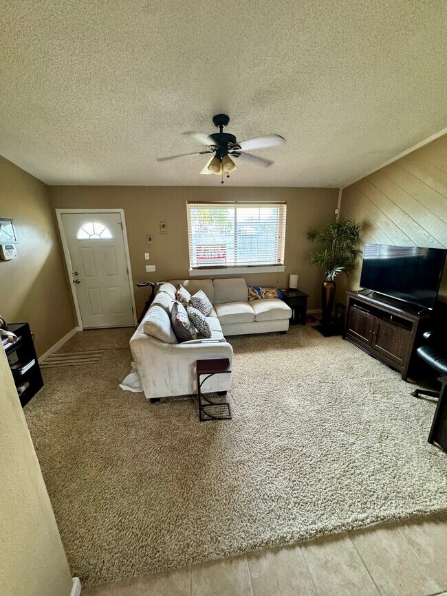 Building Photo - 5204 Beach Dr