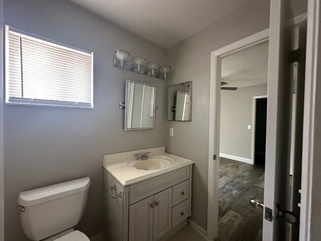Building Photo - REMODEL 3 BEDROOM HOUSE