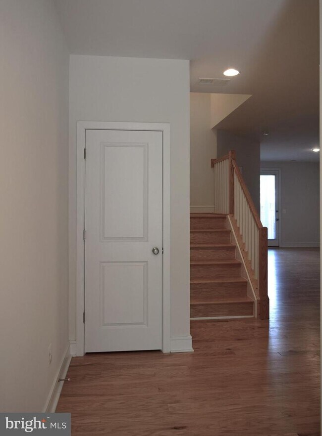 Building Photo - 23079 Sullivans Cove Sq