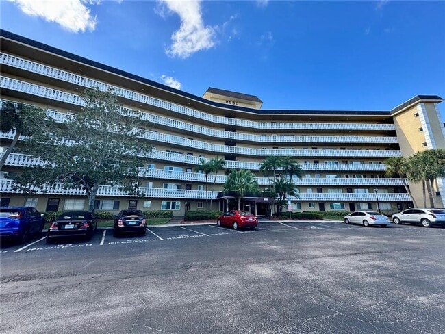 Foto del edificio - 8950 Park Blvd