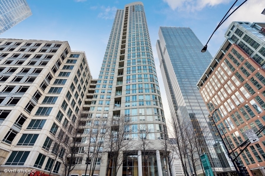 345 N La Salle St Unit 807, Chicago, IL 60654 Condo for Rent in Chicago, IL