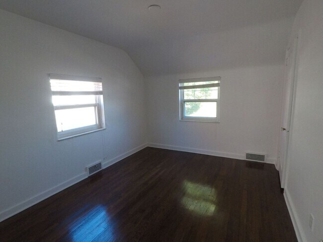 Foto del edificio - 1744 Pioneer Ave