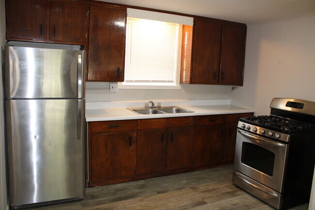 Building Photo - 2bed 1 bath in Independence off Chrysler