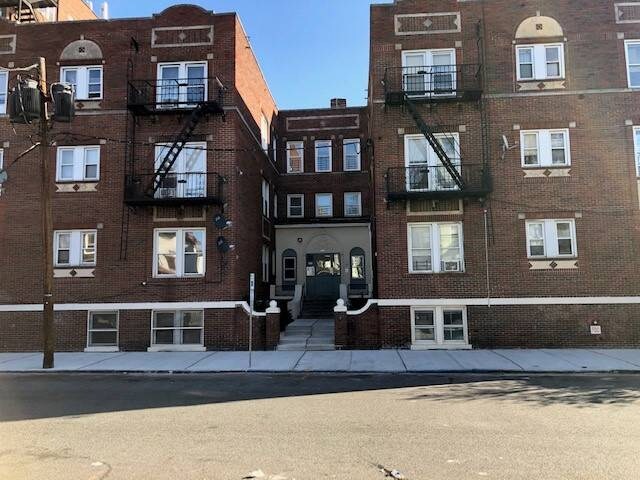 Foto principal - 661 E 23rd St