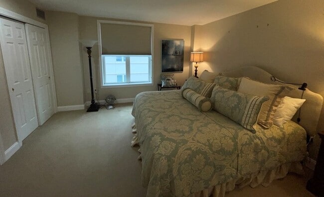 Building Photo - 73 Chelsea St