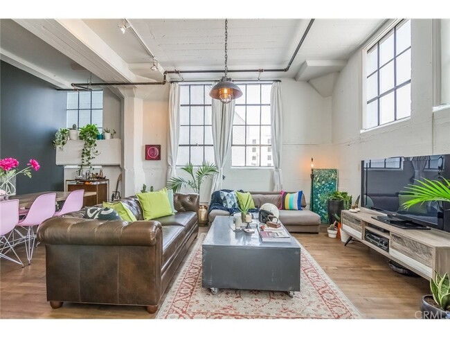 Building Photo - 420 S San Pedro St