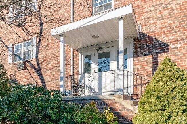 Building Entrance - 112 Sycamore St