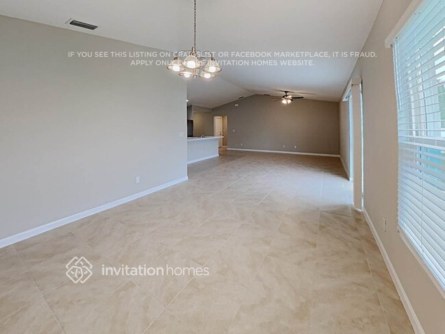Building Photo - 1021 SE Airoso Blvd