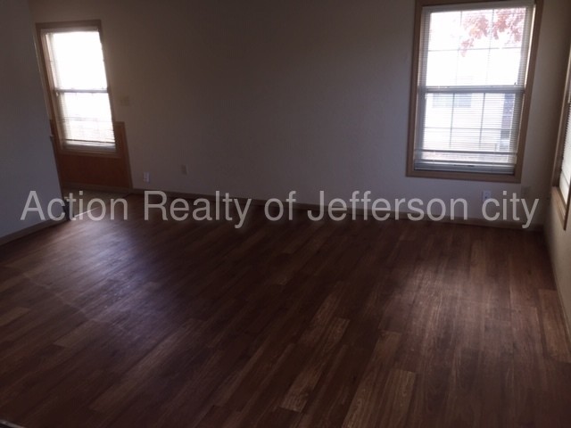 Building Photo - 3 bedroom duplex