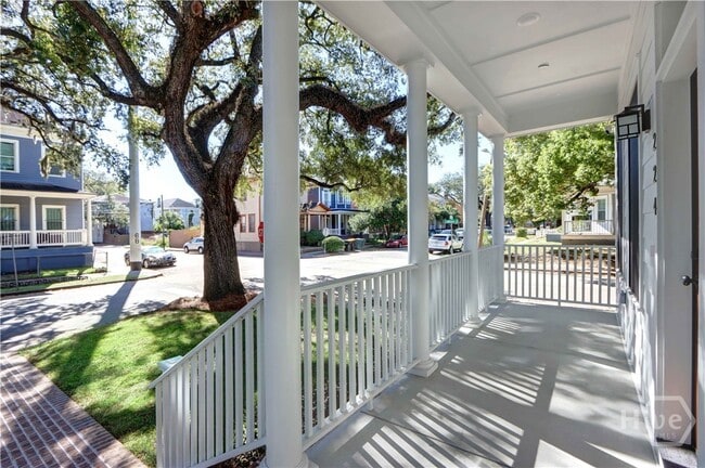 Building Photo - 222 W 39th St