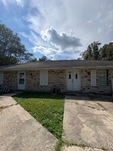 Building Photo - 206 Albert St