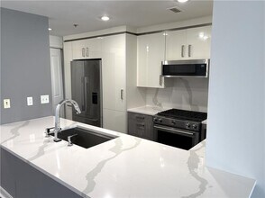 Building Photo - 3338 Peachtree Rd NE