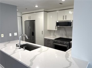 Building Photo - 3338 Peachtree Rd NE