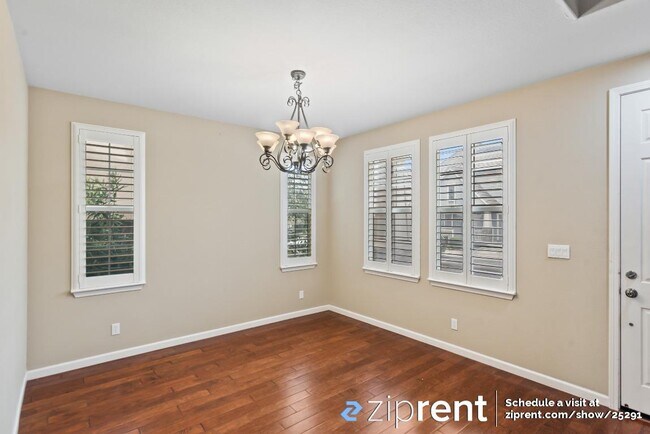 Foto del edificio - 651 Carrington Ct