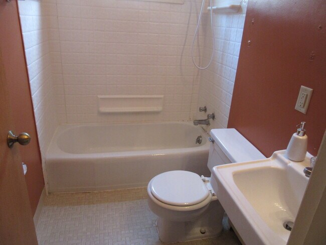 Bathroom - 47 Valley Ave