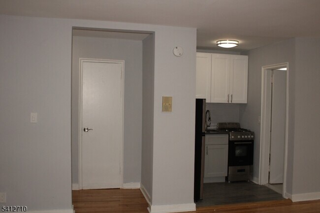 Foto del edificio - 819 Bloomfield Ave