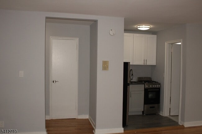 Building Photo - 819 Bloomfield Ave