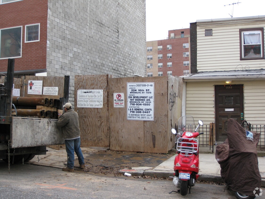 Primary Photo - 224 16th St