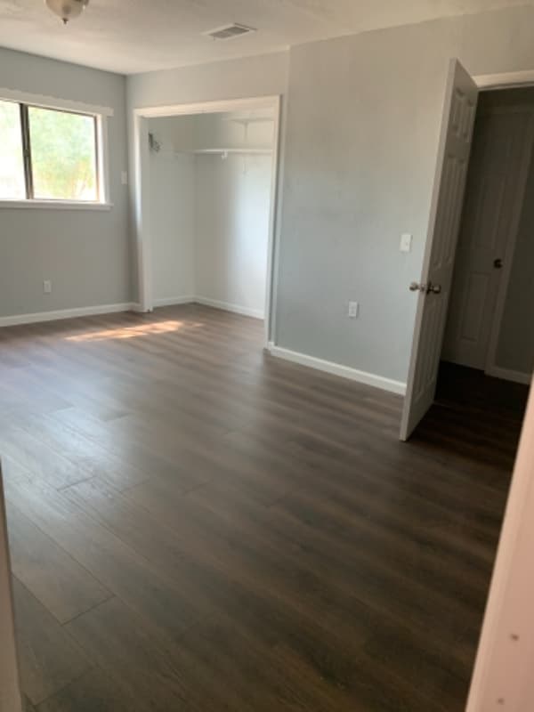 Building Photo - 853 N Cypress St