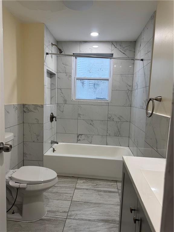 Building Photo - 65 Raymond St