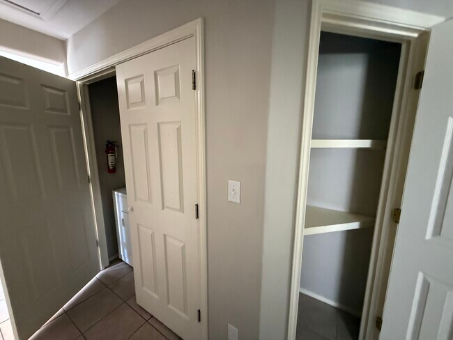 Foto del edificio - 2408 Moonlight Ln