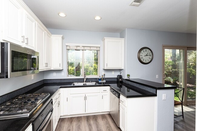 Building Photo - **YOU CAN HAVE IT ALL **MISSION VALLEY***2...