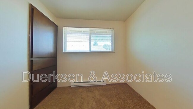 Building Photo - 122 NE Conifer