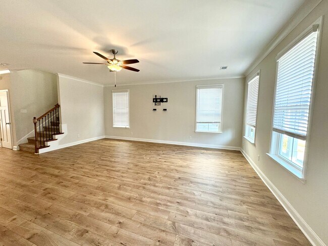 Foto del edificio - In the Heart of Richmond Hill - Available ...
