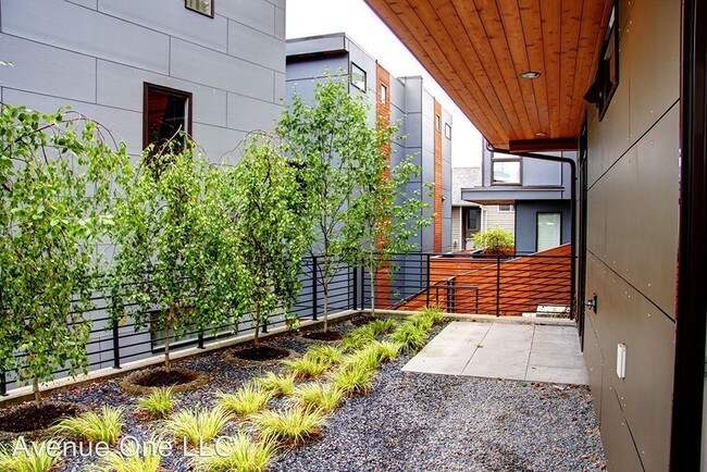 Foto del edificio - 2643 22nd Ave W