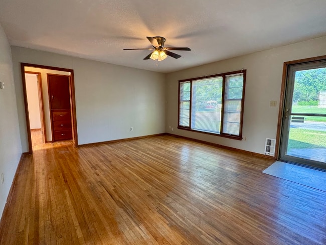 Building Photo - 1844 S Drollinger Rd
