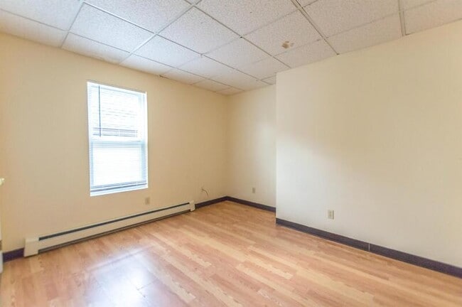 Building Photo - 388 Auburn St