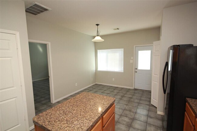 Foto del edificio - 6111 Settlers Lake Cir E