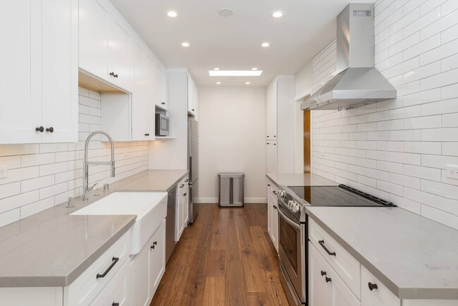 Kitchen - 2929 Waverly Dr