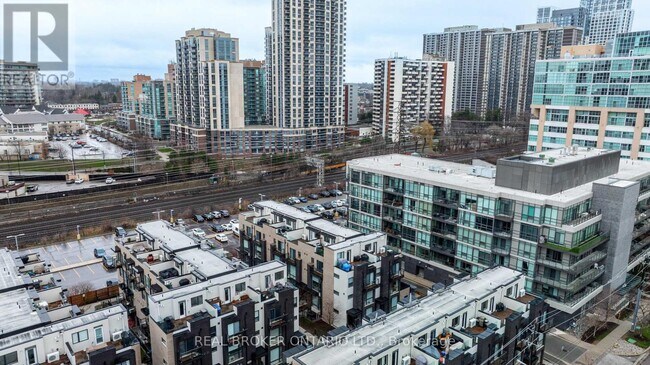 Photo du bâtiment - 28 Fieldway Rd