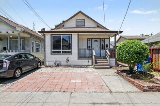 Building Photo - 1619 Walnut St