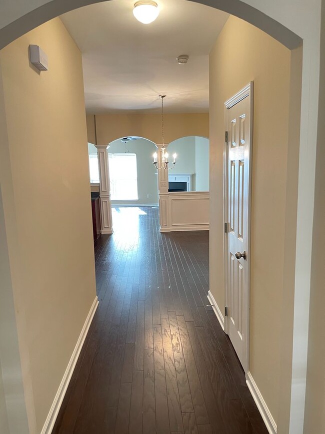 Building Photo - Decatur 3 Bed 2.5 Bath Townhouse in Gated ...