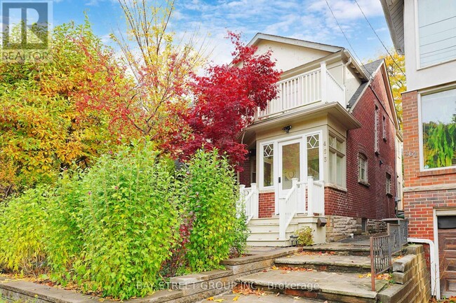 Building Photo - 463 Spadina Rd