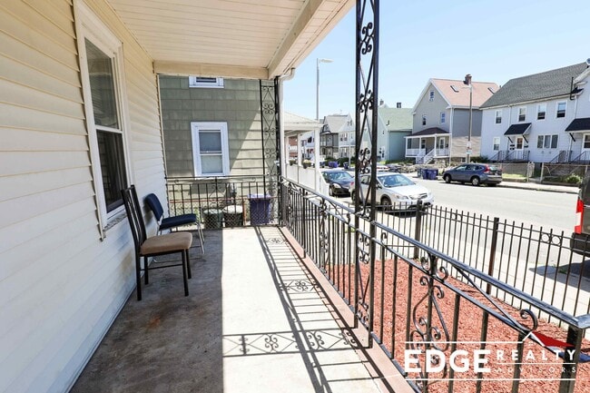 Building Photo - 30 Winship St