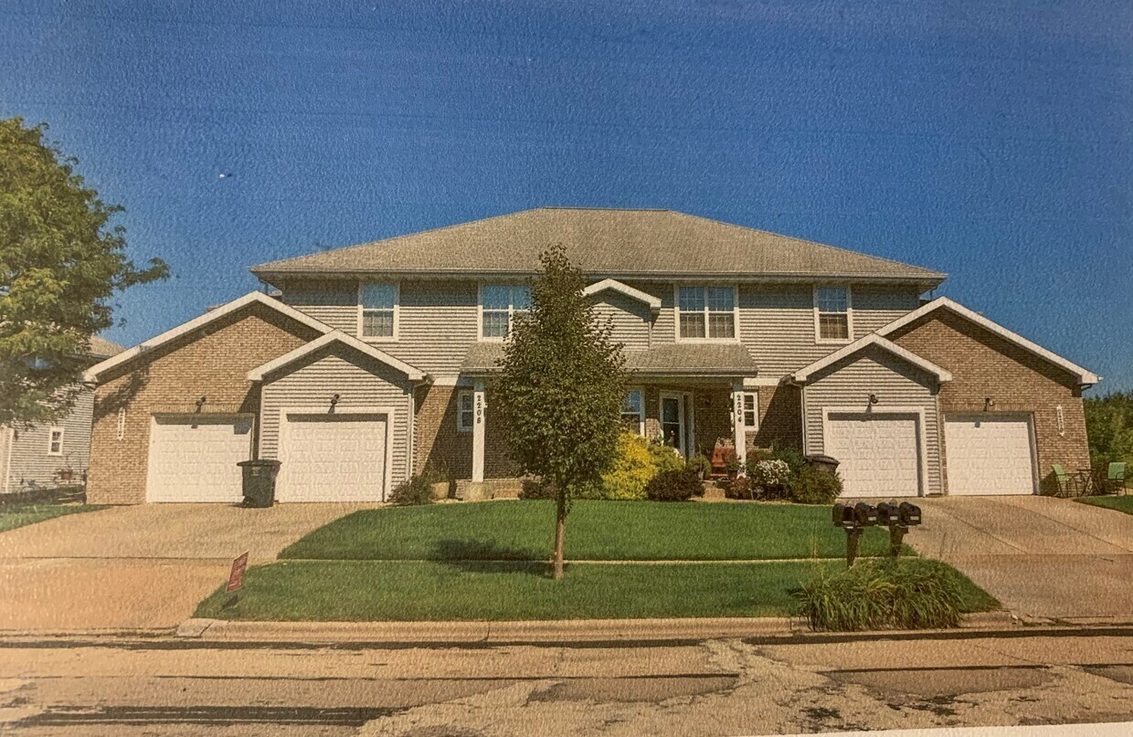 2208 Jackson St, Stoughton, WI 53589 Townhome Rentals in Stoughton WI