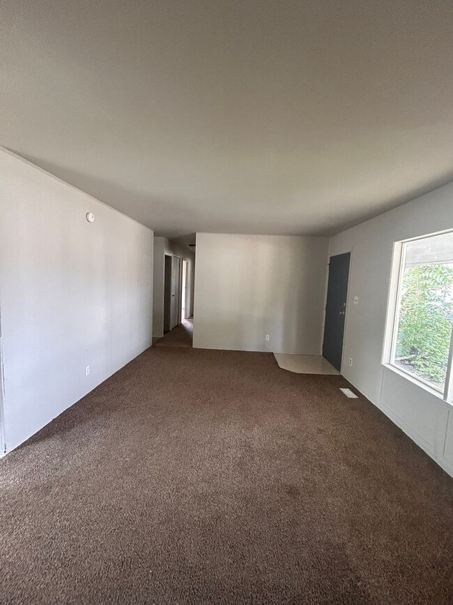 Building Photo - 6220 Chatham Dr