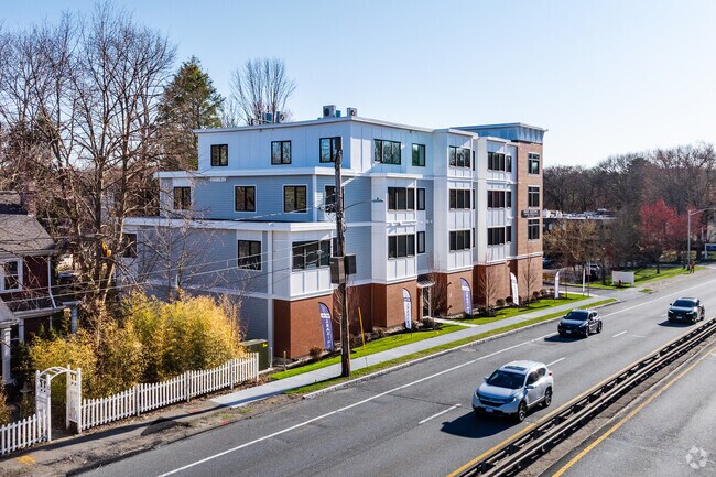 Building Photo - Highland Park