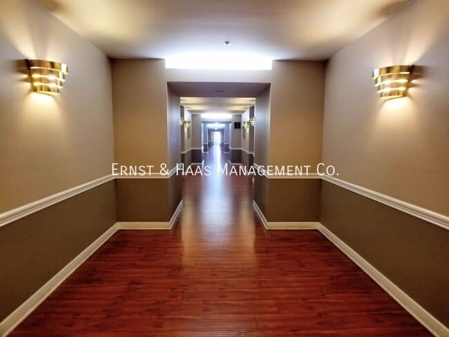 Building Photo - 35 Linden Ave