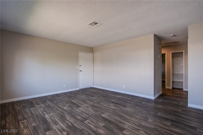 Building Photo - 5009 Evergreen Ave