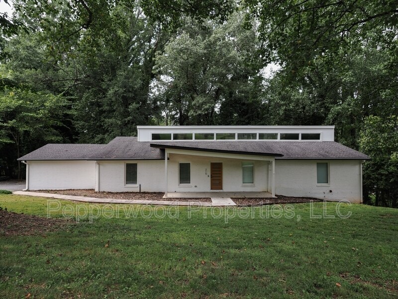 Foto principal - 215 Harrell Dr