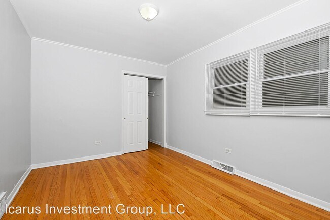 Foto del edificio - 5 br, 2 bath House - 211 E 107th St