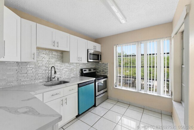 Foto del edificio - 4152 Inverrary Dr