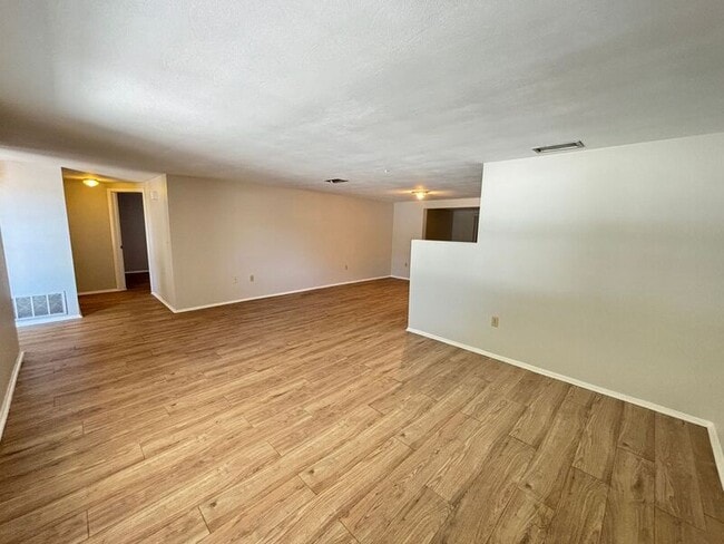 Foto del edificio - 11230 Kapok Ave