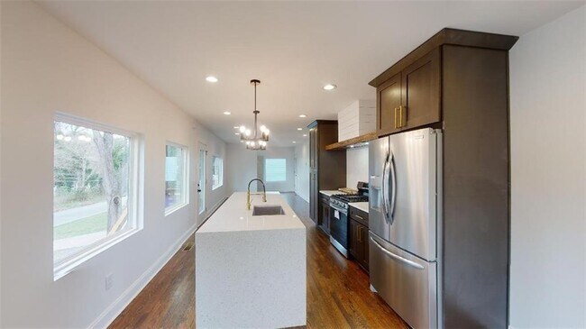 Building Photo - 544 Allendale Dr