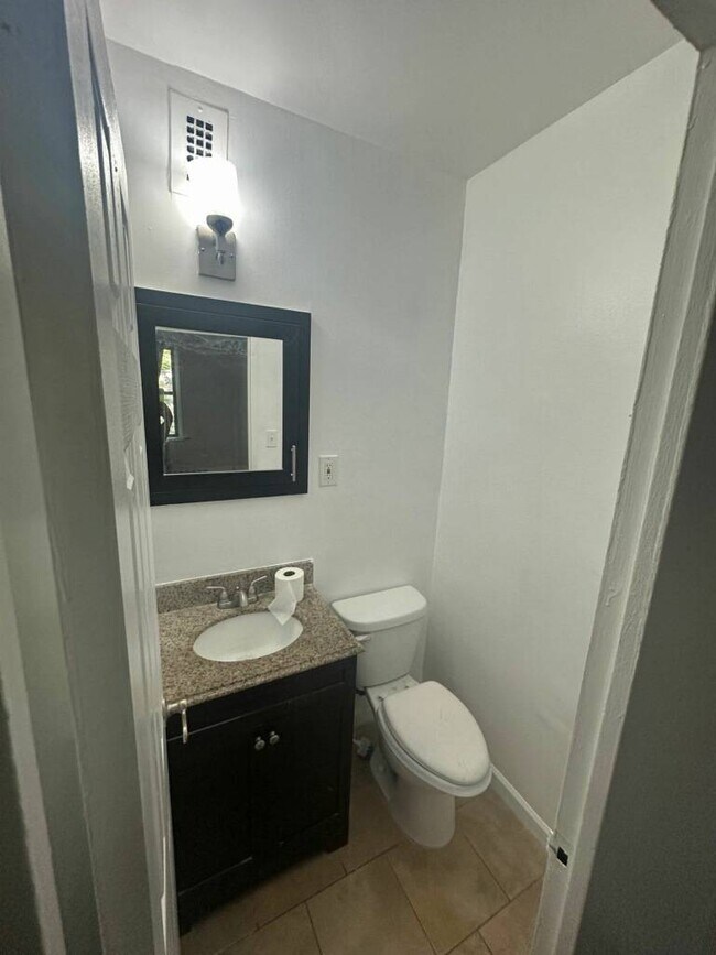 Foto del edificio - 12427 Flatlands Ave